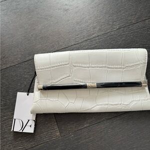 DVF 440 EVLP CLUTCH EMB CROC